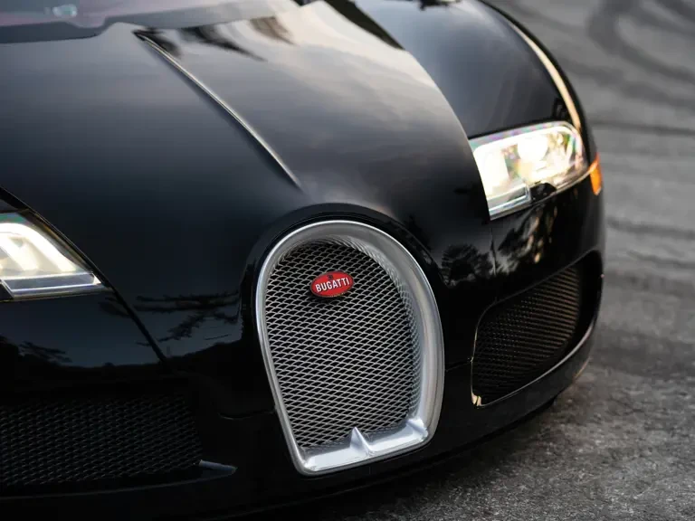 2010 Bugatti Veyron - Image 7 of 31