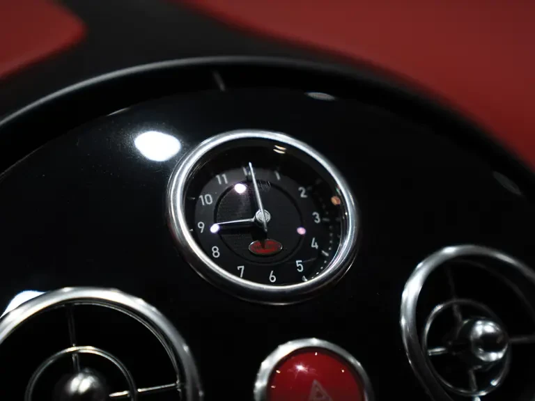 2010 Bugatti Veyron - Image 16 of 31