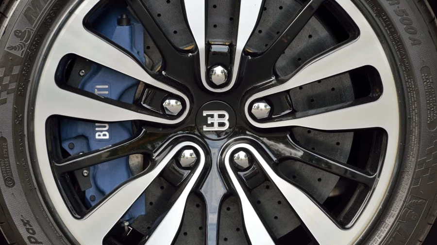 2010 Bugatti Veyron - Image 10 of 20