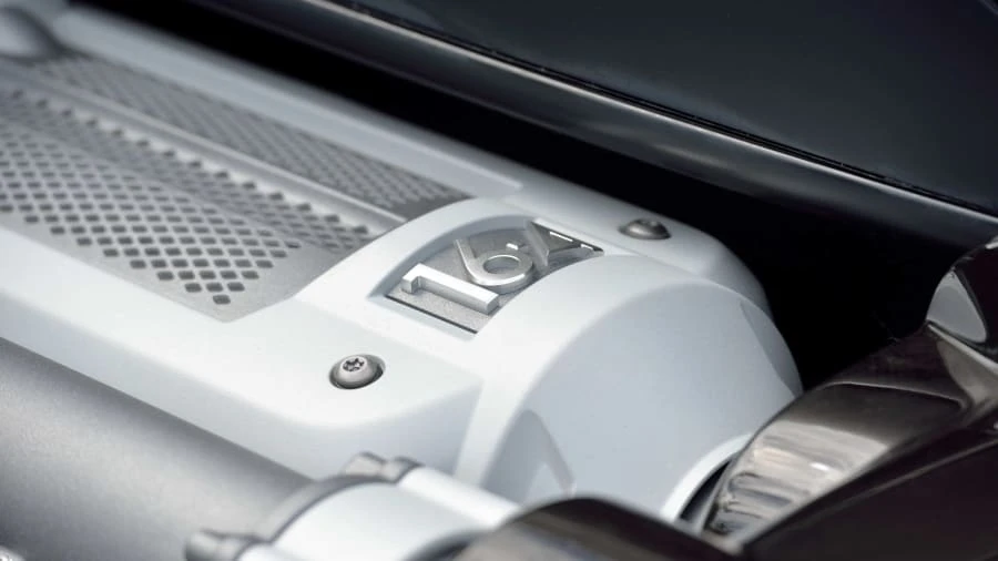 2010 Bugatti Veyron - Image 17 of 20