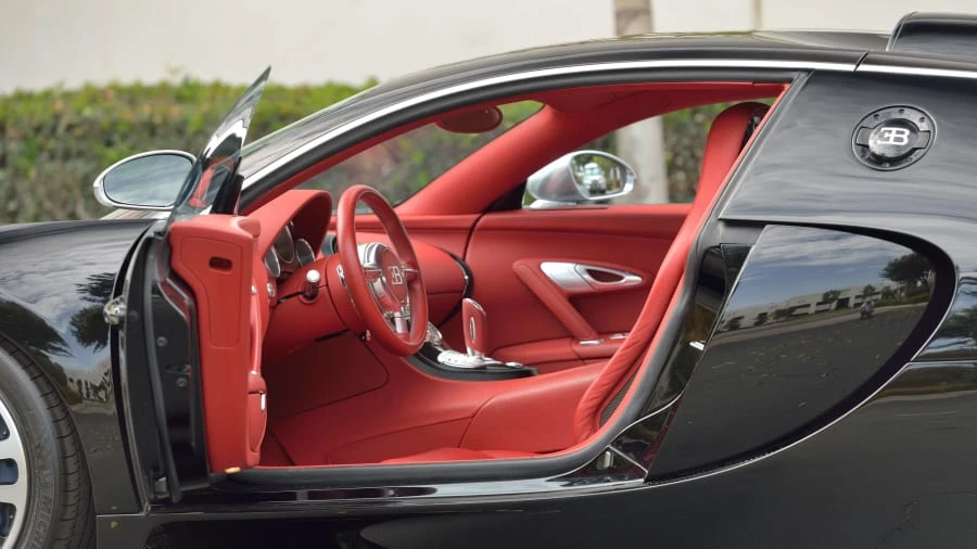 2010 Bugatti Veyron - Image 19 of 20