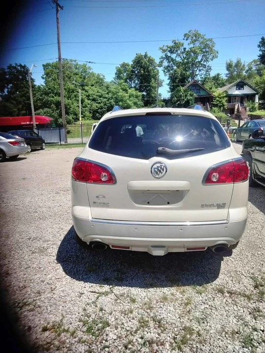 2010 Buick Enclave - Image 2 of 8