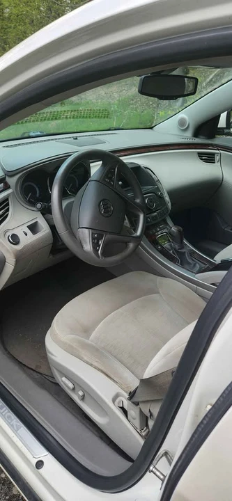 2010 Buick LaCrosse - Image 5 of 10