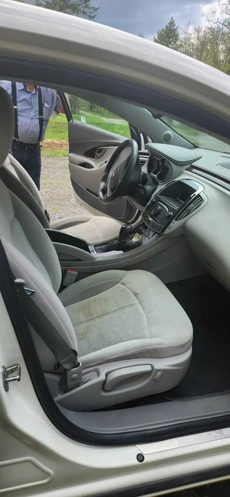 2010 Buick LaCrosse - Image 6 of 10