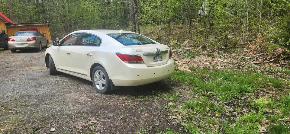 2010 Buick LaCrosse - Image 2 of 10