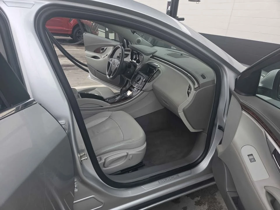 2010 Buick LaCrosse - Image 12 of 15