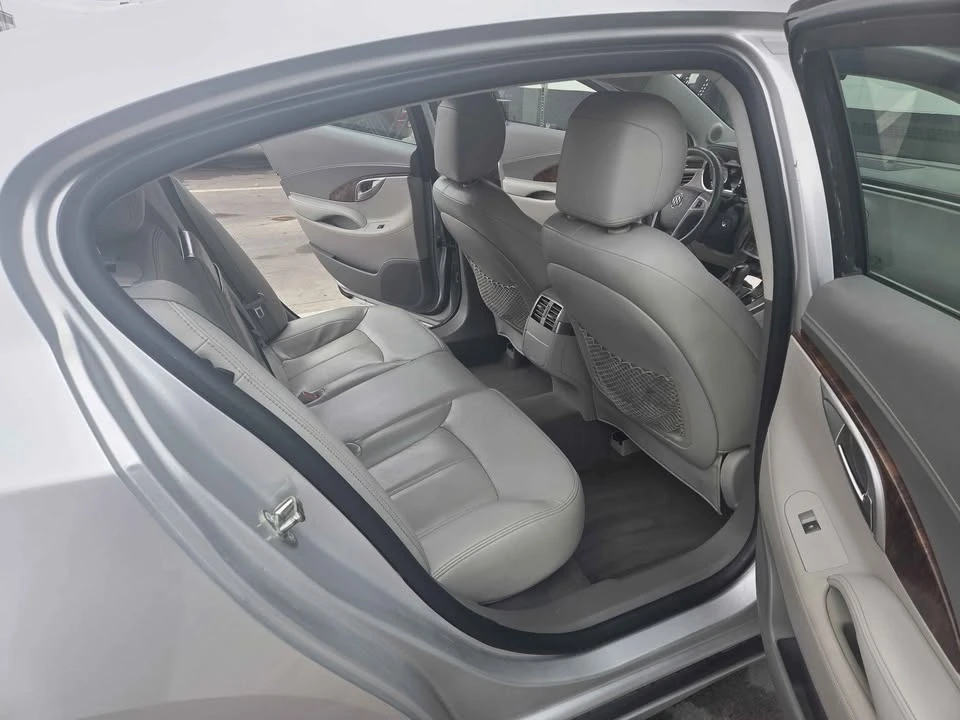 2010 Buick LaCrosse - Image 11 of 15