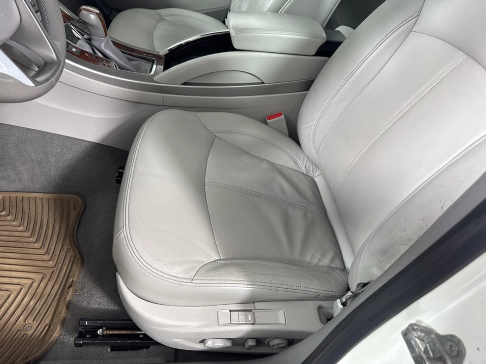 2010 Buick LaCrosse - Image 11 of 12