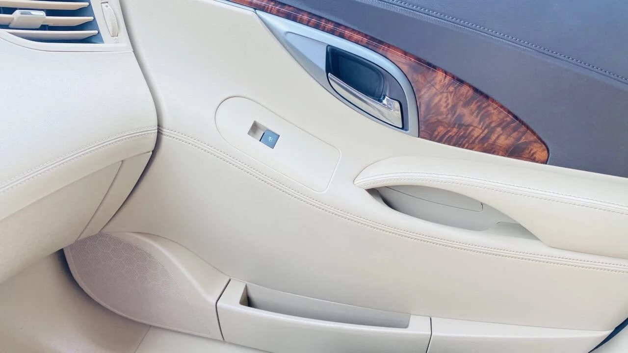 2010 Buick LaCrosse - Image 17 of 21