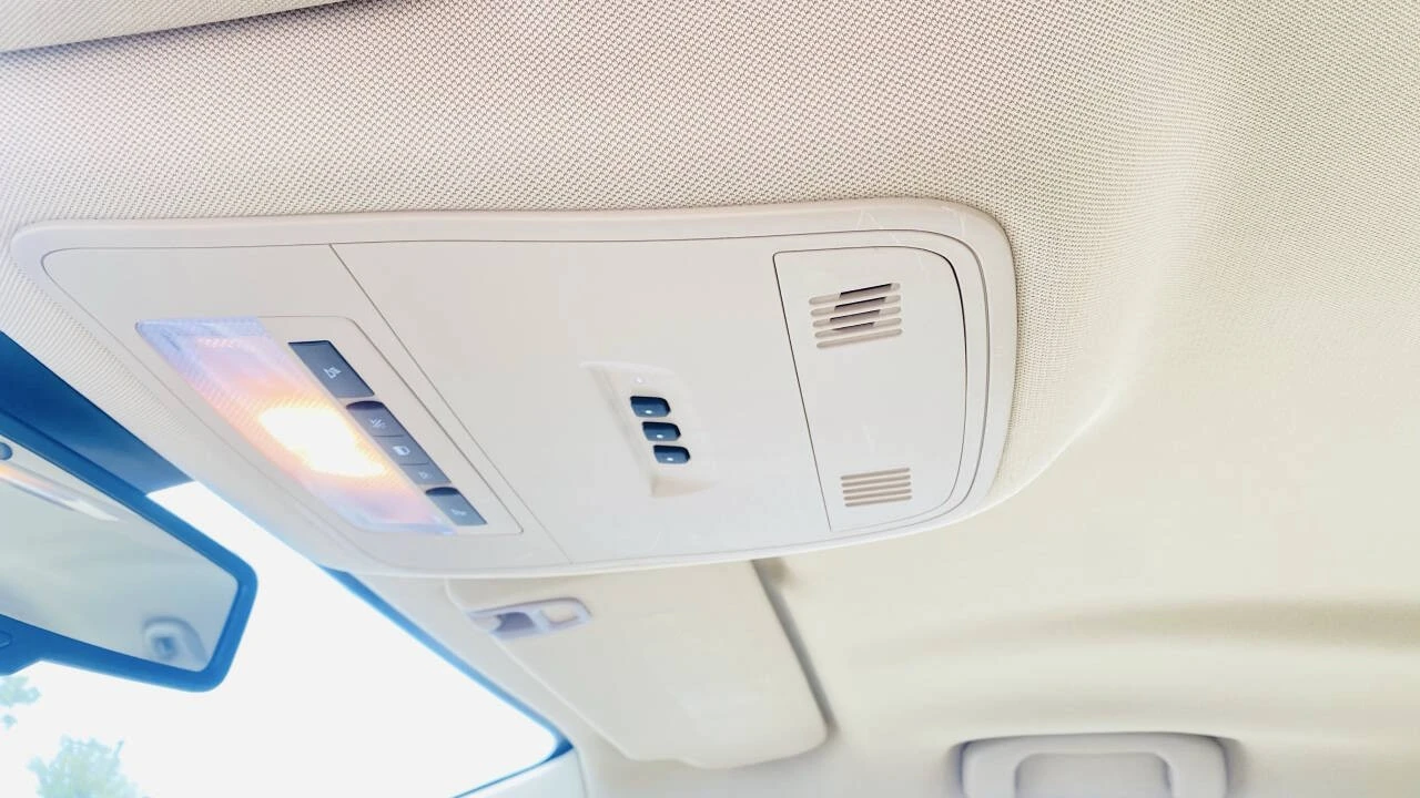 2010 Buick LaCrosse - Image 12 of 21