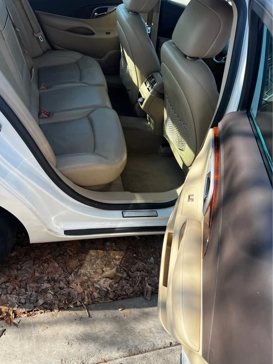 2010 Buick LaCrosse - Image 19 of 21