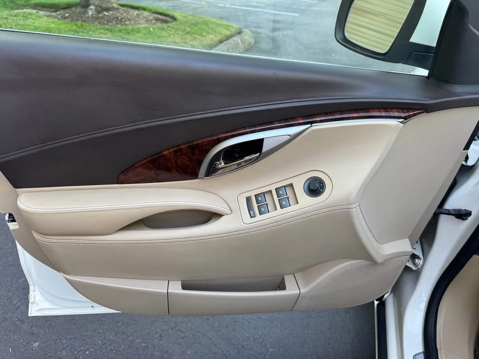 2010 Buick LaCrosse - Image 11 of 20
