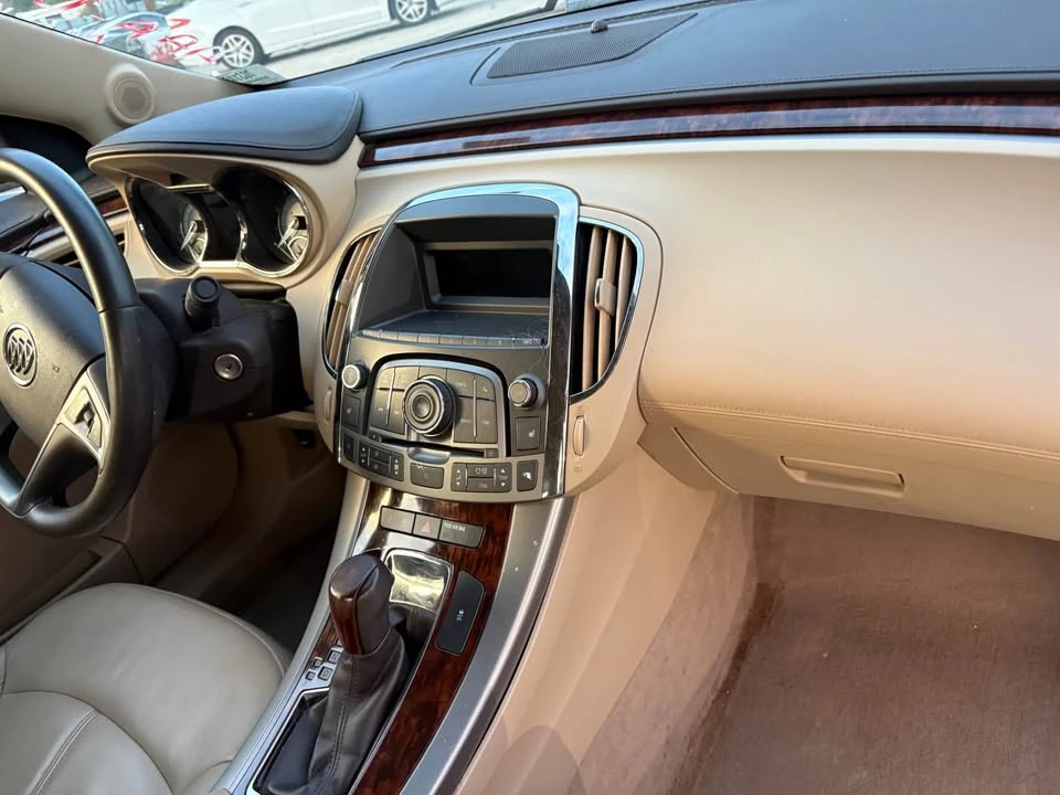 2010 Buick LaCrosse - Image 7 of 11