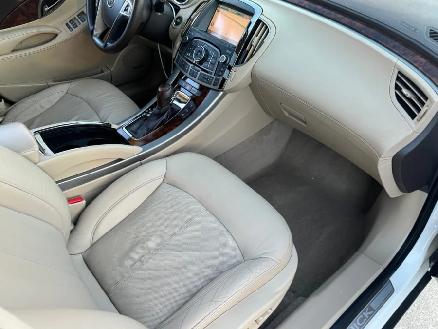 2010 Buick LaCrosse - Image 8 of 11