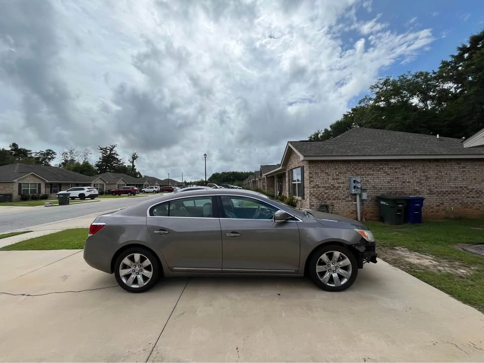 2010 Buick LaCrosse - Image 2 of 7