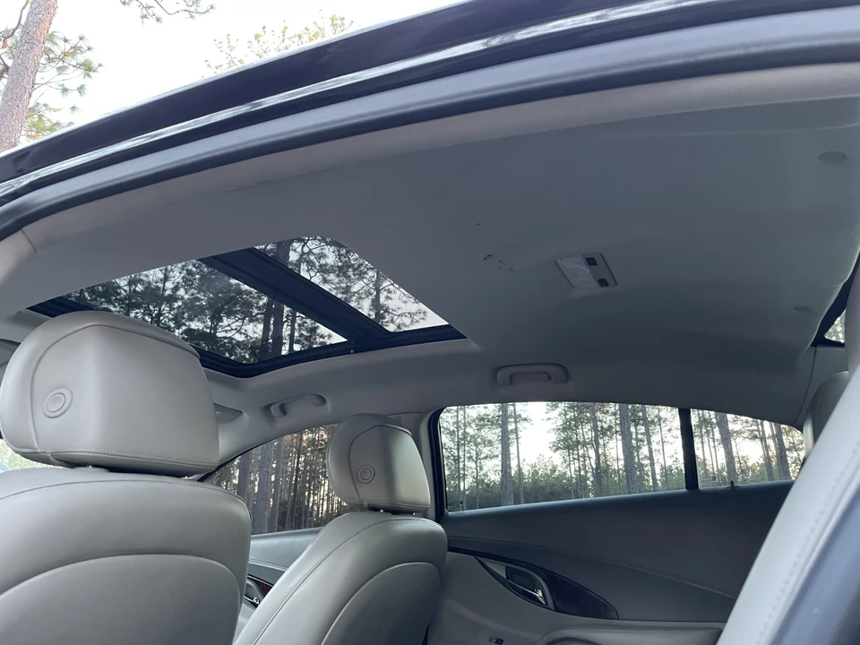 2010 Buick LaCrosse - Image 17 of 23