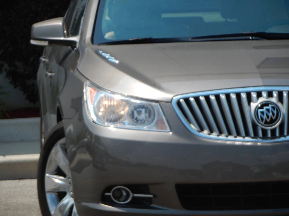 2010 Buick LaCrosse - Image 6 of 12