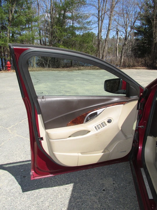 2010 Buick LaCrosse - Image 9 of 21