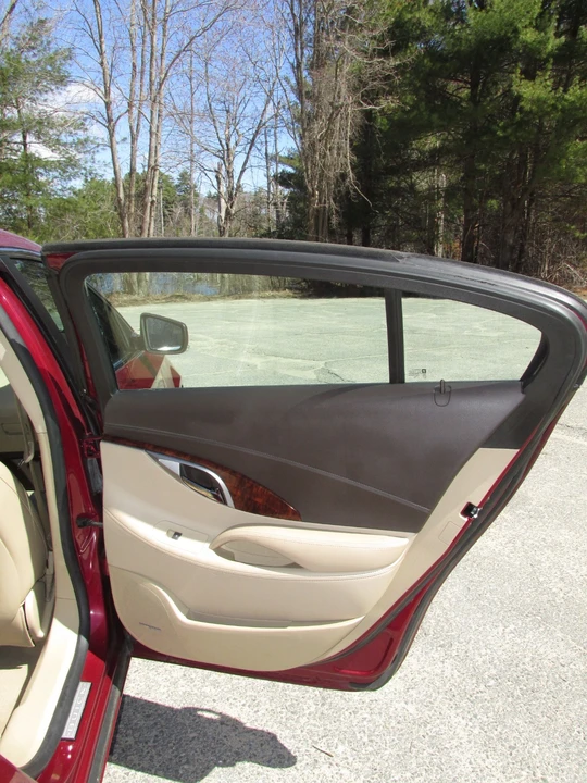 2010 Buick LaCrosse - Image 11 of 21