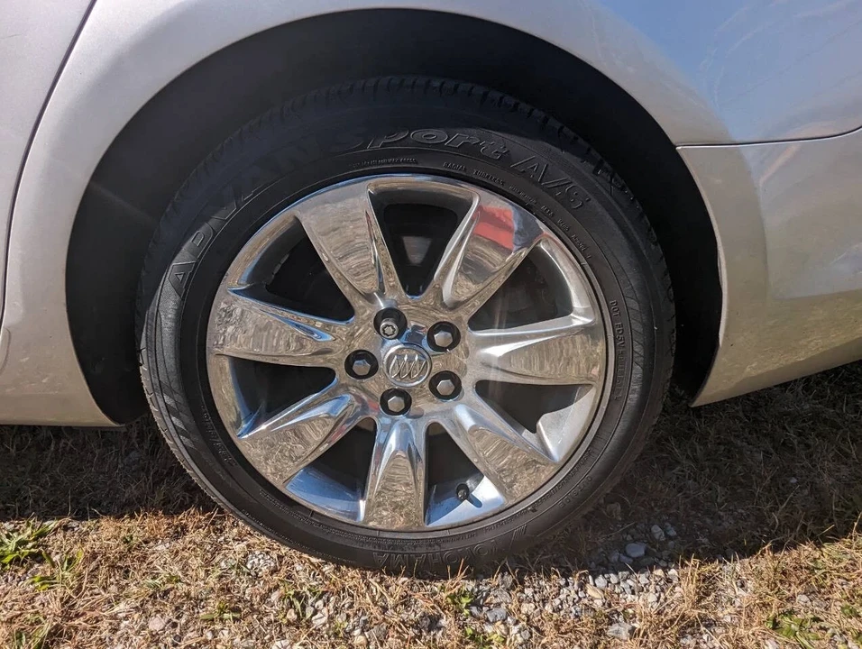 2010 Buick LaCrosse - Image 11 of 21