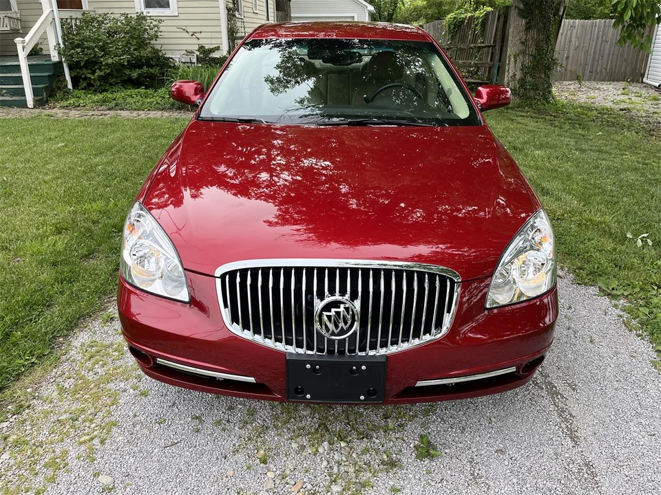 2010 Buick Lucerne - Image 2 of 31