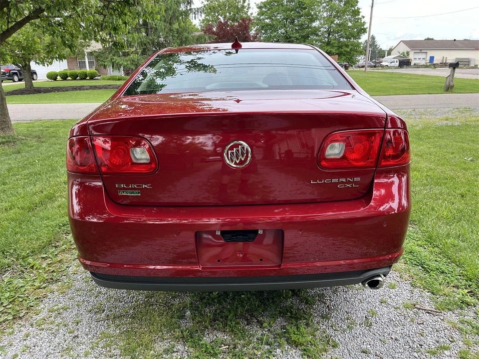 2010 Buick Lucerne - Image 3 of 31