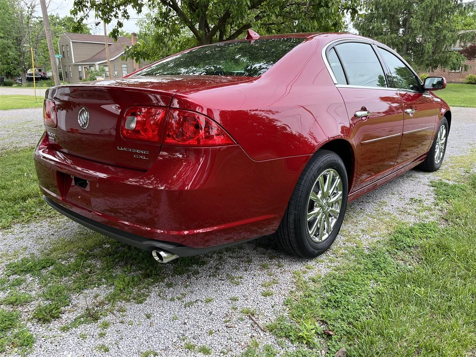 2010 Buick Lucerne - Image 5 of 31