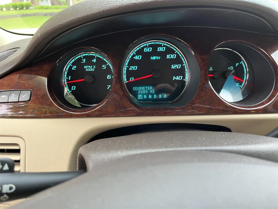 2010 Buick Lucerne - Image 28 of 31