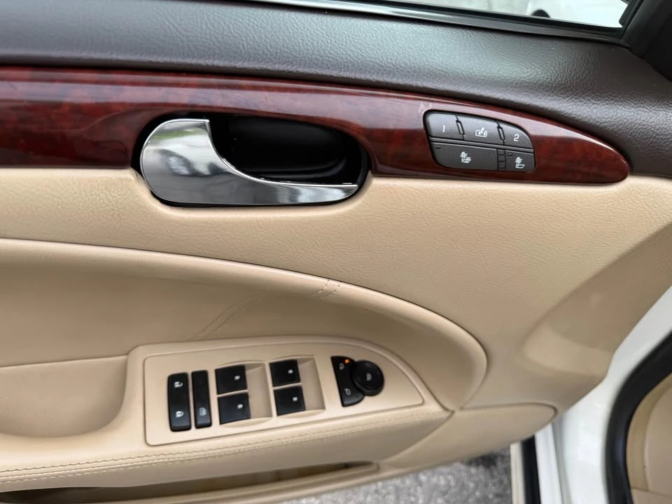 2010 Buick Lucerne - Image 15 of 17