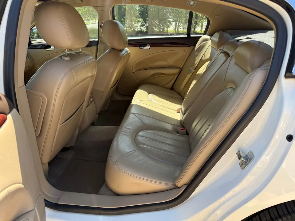 2010 Buick Lucerne - Image 10 of 17