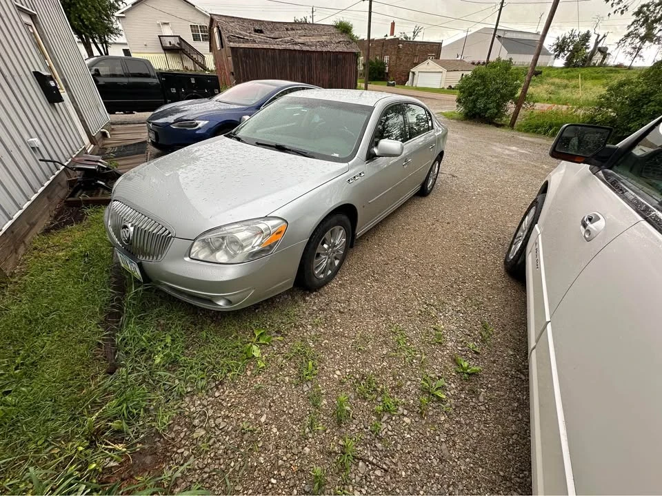 2010 Buick Lucerne - Image 2 of 9