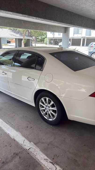 2010 Buick Lucerne - Image 2 of 9