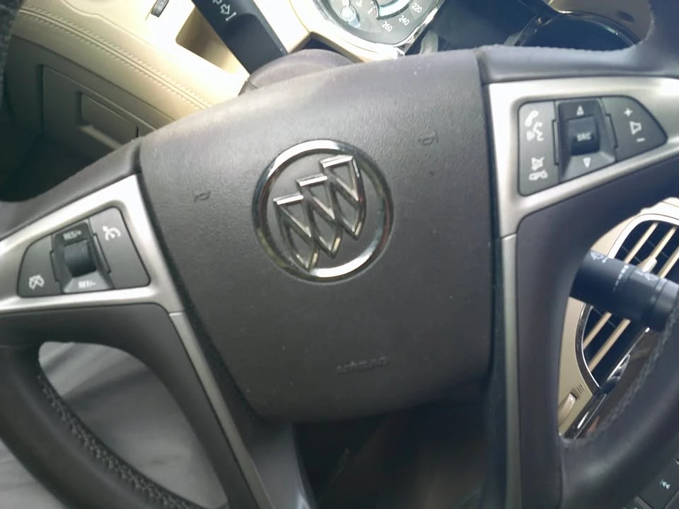 2010 Buick LaCrosse - Image 11 of 15
