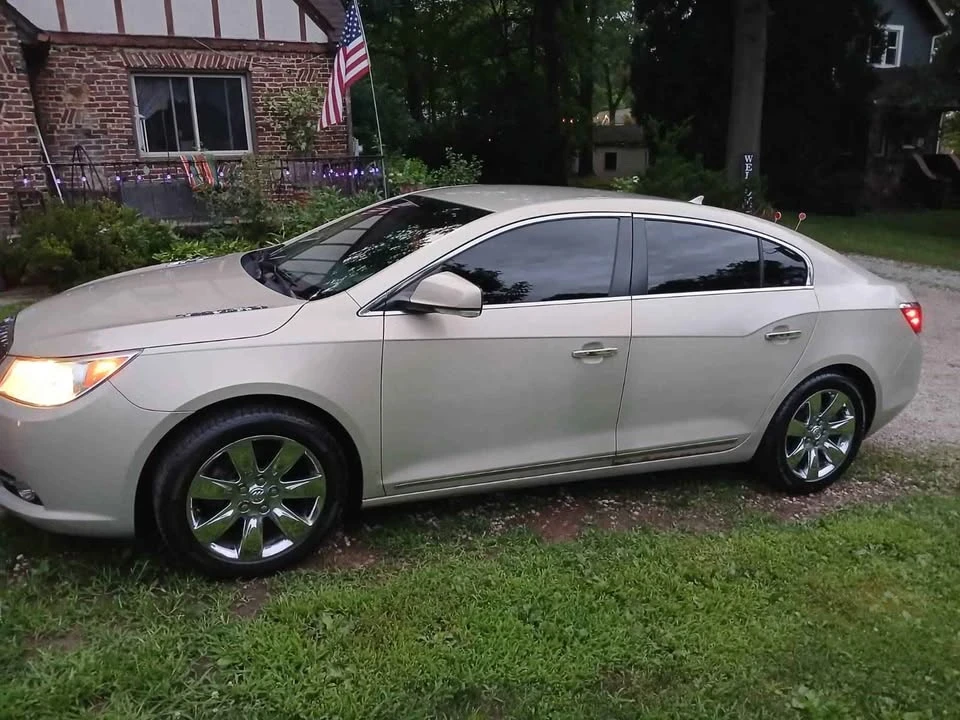 2010 Buick LaCrosse - Image 2 of 6