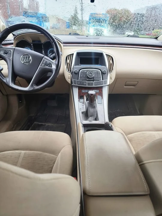 2010 Buick LaCrosse - Image 8 of 9