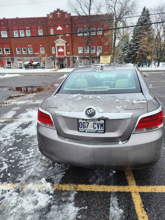 2010 Buick LaCrosse - Image 5 of 10