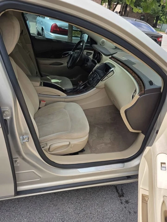 2010 Buick LaCrosse - Image 6 of 9