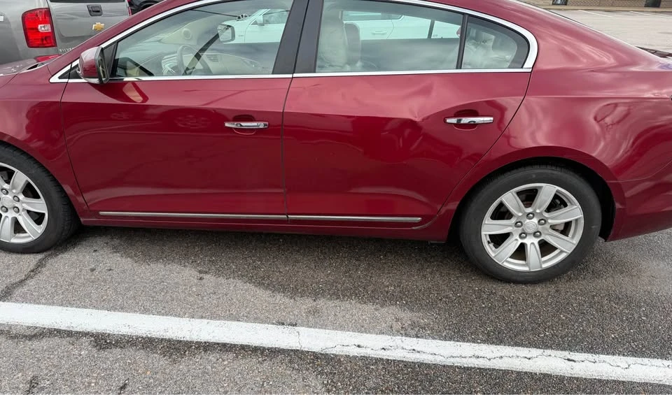 2010 Buick LaCrosse - Image 2 of 8