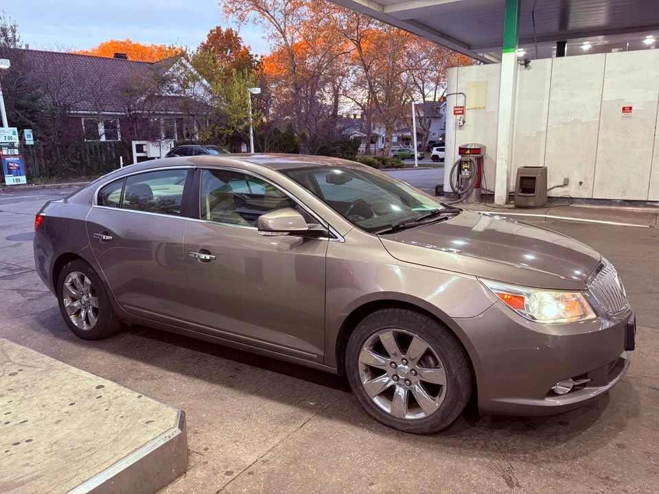 2010 Buick LaCrosse - Image 2 of 3