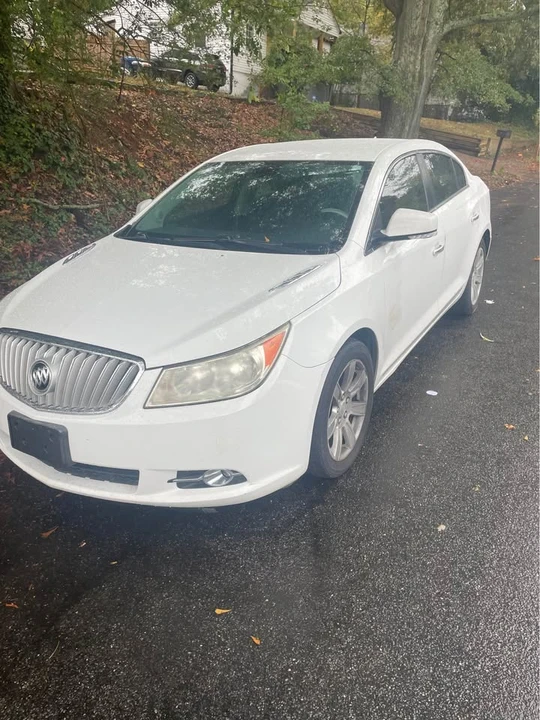 2010 Buick LaCrosse - Image 2 of 10