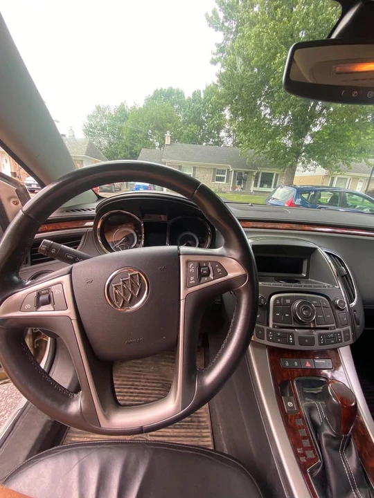2010 Buick LaCrosse - Image 10 of 15