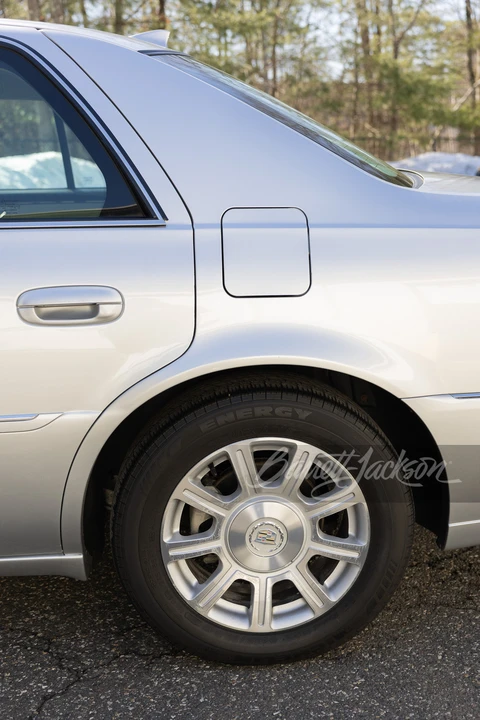 2010 Cadillac DTS - Image 8 of 17