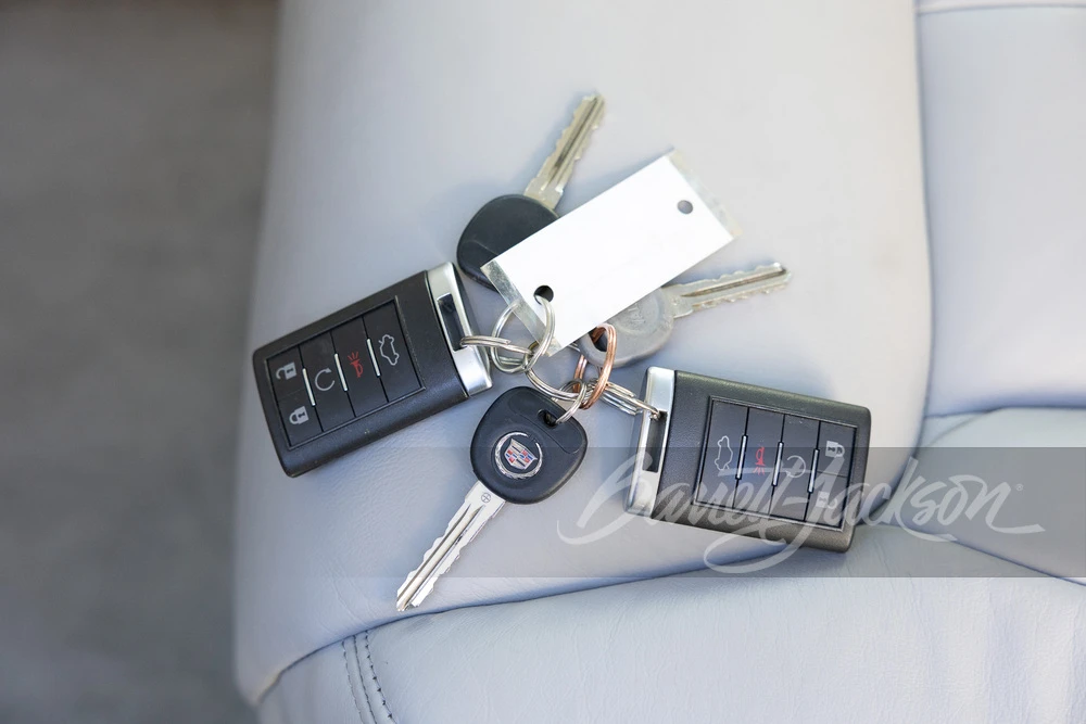 2010 Cadillac DTS - Image 10 of 17