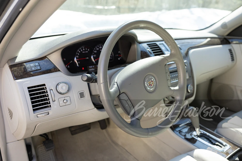 2010 Cadillac DTS - Image 13 of 17
