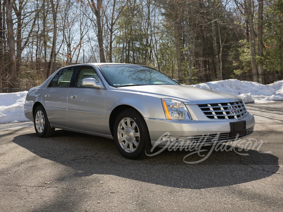 2010 Cadillac DTS - Image 3 of 17