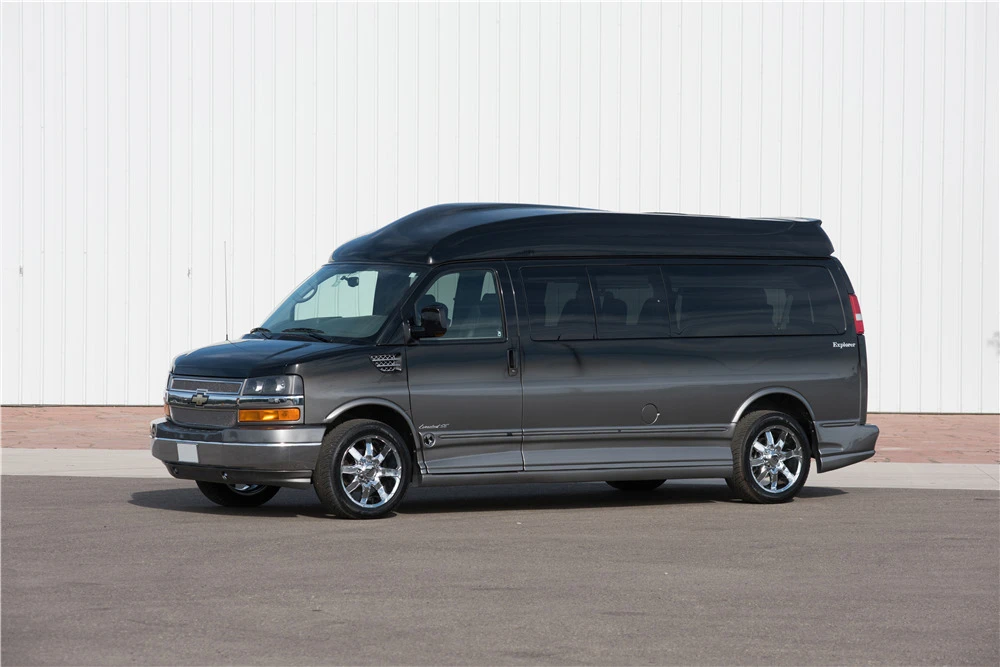 2010 Chevrolet Express - Image 2 of 7