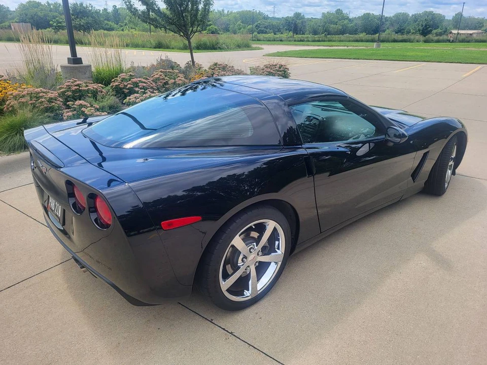 2010 Chevrolet Corvette C6 - Image 8 of 17