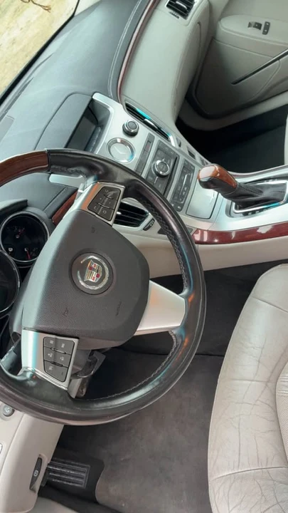 2010 Cadillac CT4 - Image 7 of 8