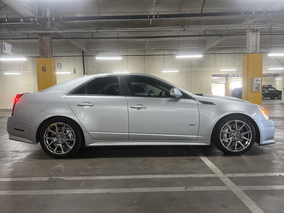 2010 Cadillac CTS-V 2nd Gen - Image 25 of 31