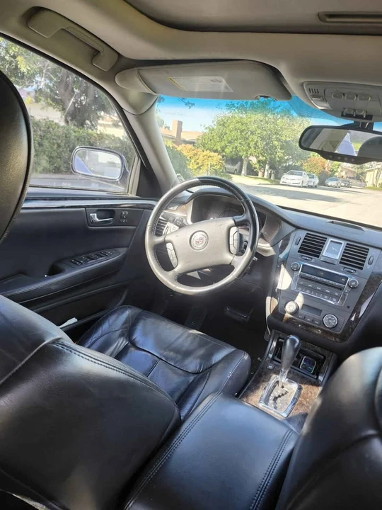 2010 Cadillac DTS - Image 8 of 8